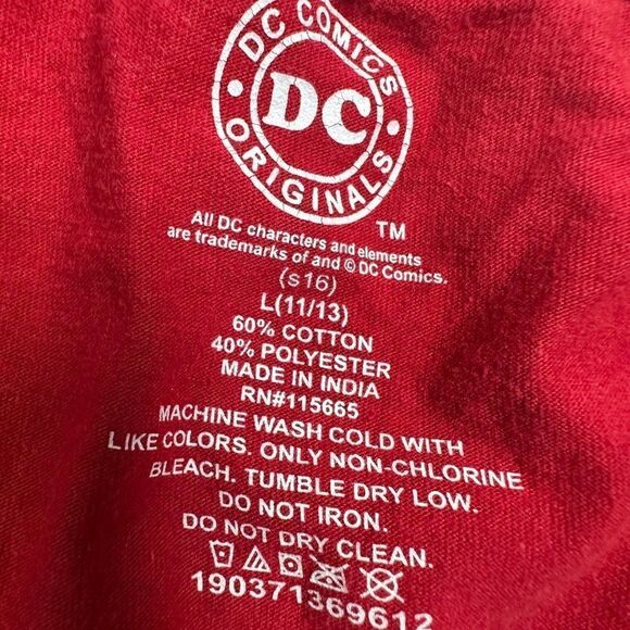 EUC DC Comics Women’s Teens Red  V Neck Graphic Tee Shirt Harley Quinn - Size L - Picture 3 of 4